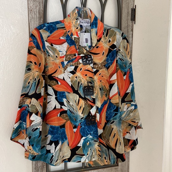 Beautiful high quality top with amazing wood buttons. NWT - Picture 2 of 3